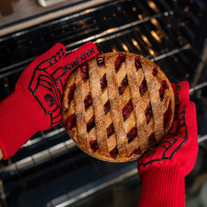 MEATER Mitts - Holding Hot Pie.jpg